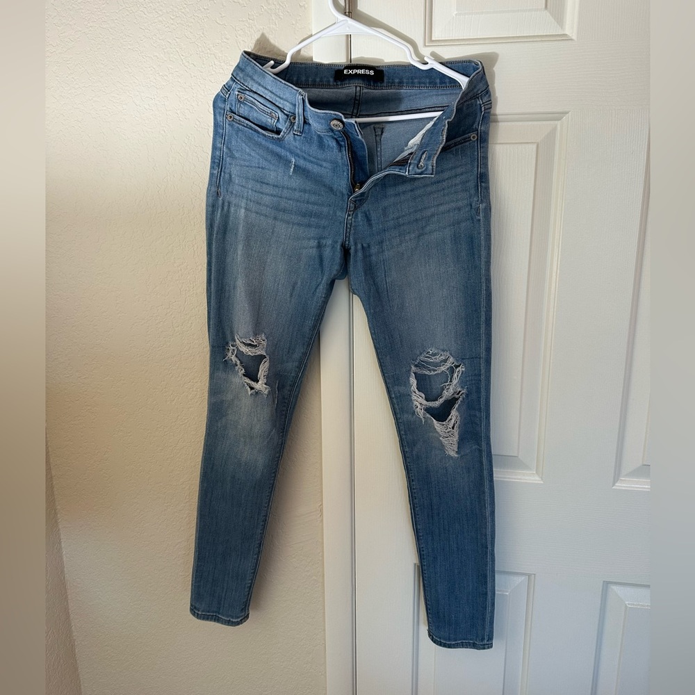 Skinny ripped jeans